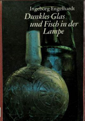 Dunkles Glas und Fisch in der Lampe